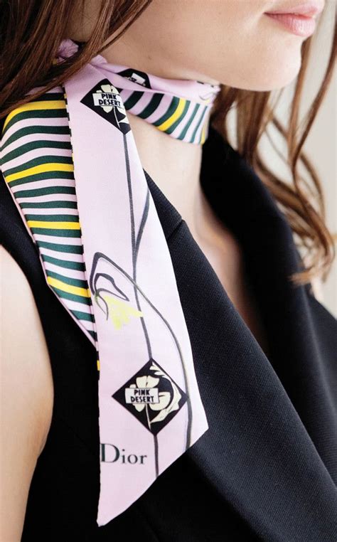 how to wear dior scarf